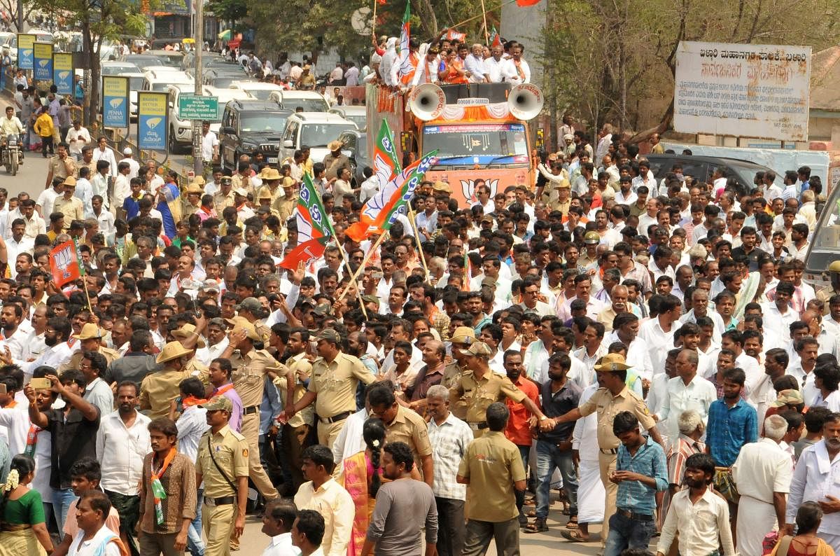 J Shantha, the BJP candidate for Lok Sabha bypolls from Bellary constituency arrives in a procession for submitting nomination, in Ballari on Tuesday. DH Photo.