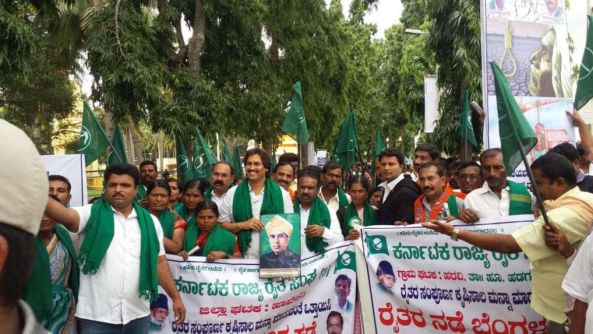 The BJP leaders begin their three-day padayatra from Ramanagaram district to Bengaluru demanding complete waiver of all farm loans on Thursday. (DH Photo)