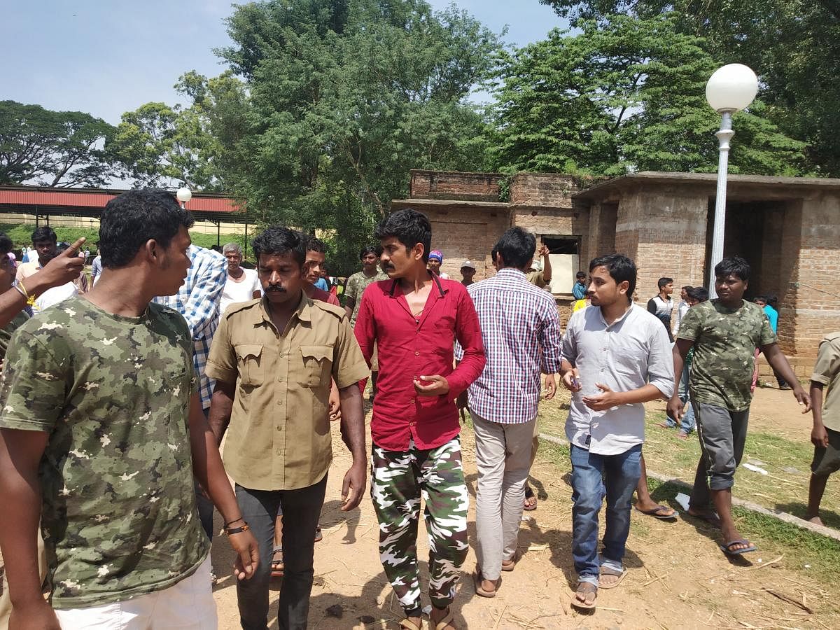 Mahouts and tourists during an altercation on Mysuru Palace premises in Mysuru on Saturday.