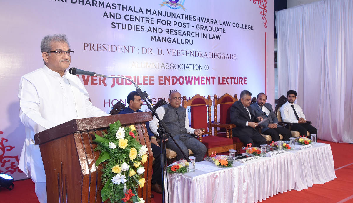 Shri Kshethra Dharmasthala Dharmadhikari Dr D Veerendra Heggade addresses the gathering at the silver endowment talk organised at SDM Law College in Mangaluru on Saturday.