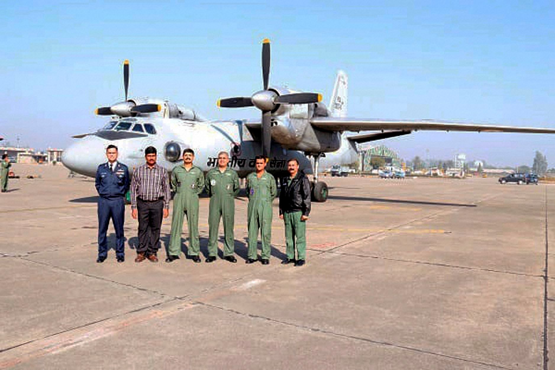  The Indian Air Force on Tuesday set a new record as its planes airlifted 463 tonnes of the load from its airbase in Chandigarh to the airfields and remote drop zones