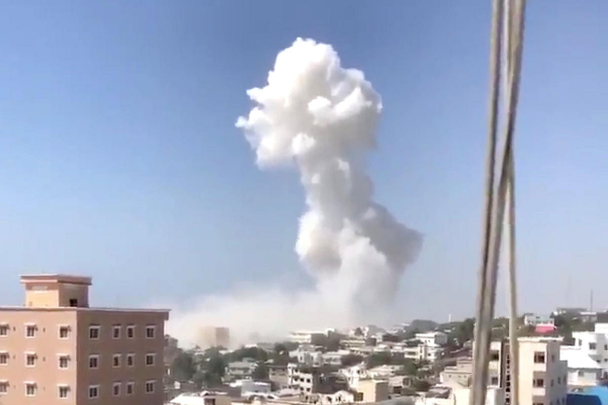 Smoke rises after an explosion in Mogadishu, Somalia December 22, 2018 in this still image taken from social media video. (Twitter/Halima via REUTERS)