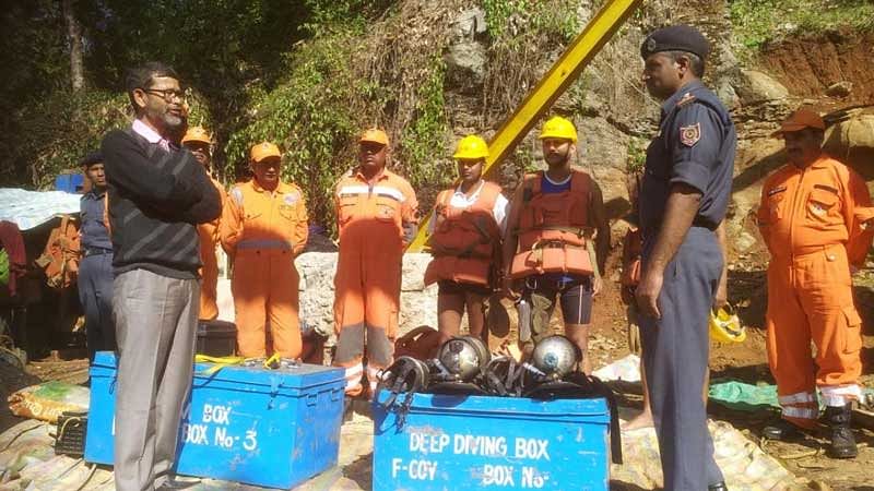 NDRF personnel gearing up to enter the coal mine pit in Meghalaya on Wednesday. (Photo by Sannio Siangshai)