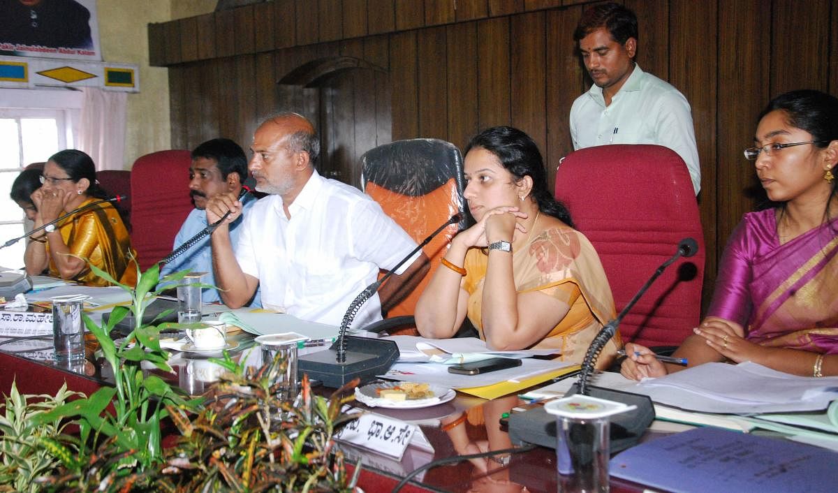 District In-charge Minister Sa Ra Mahesh chairs the KDP meet at Old Fort Hall in Madikeri on Thursday.