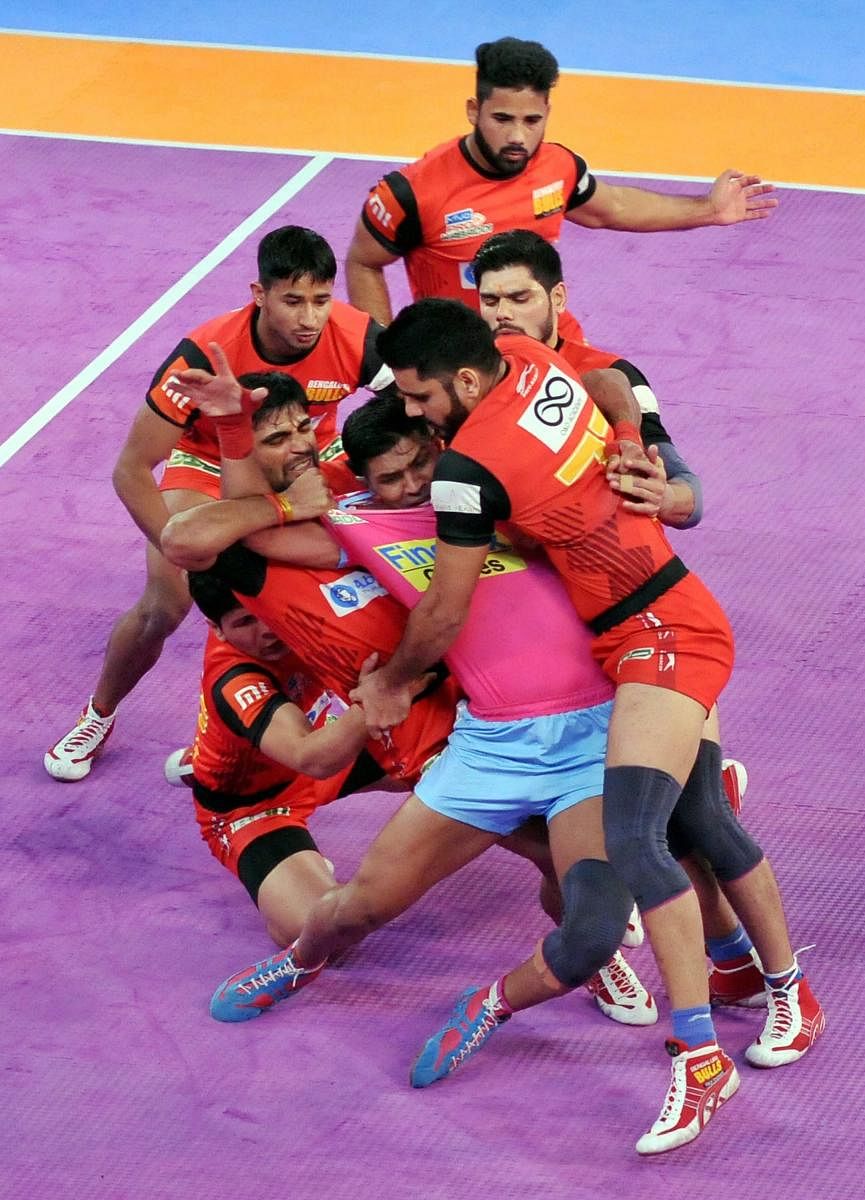 Jaipur Pink Pathers and Bengaluru Bulls in action during their PKL Zone B game in Kolkata on Thursday. PTI