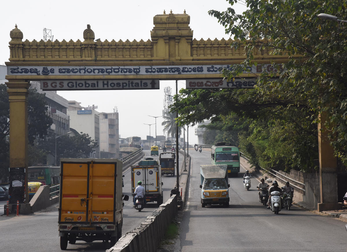 It will take four months to repair Sirsi Circle flyover, the oldest in Bengaluru. DH PHOTO/JANARDHAN B K