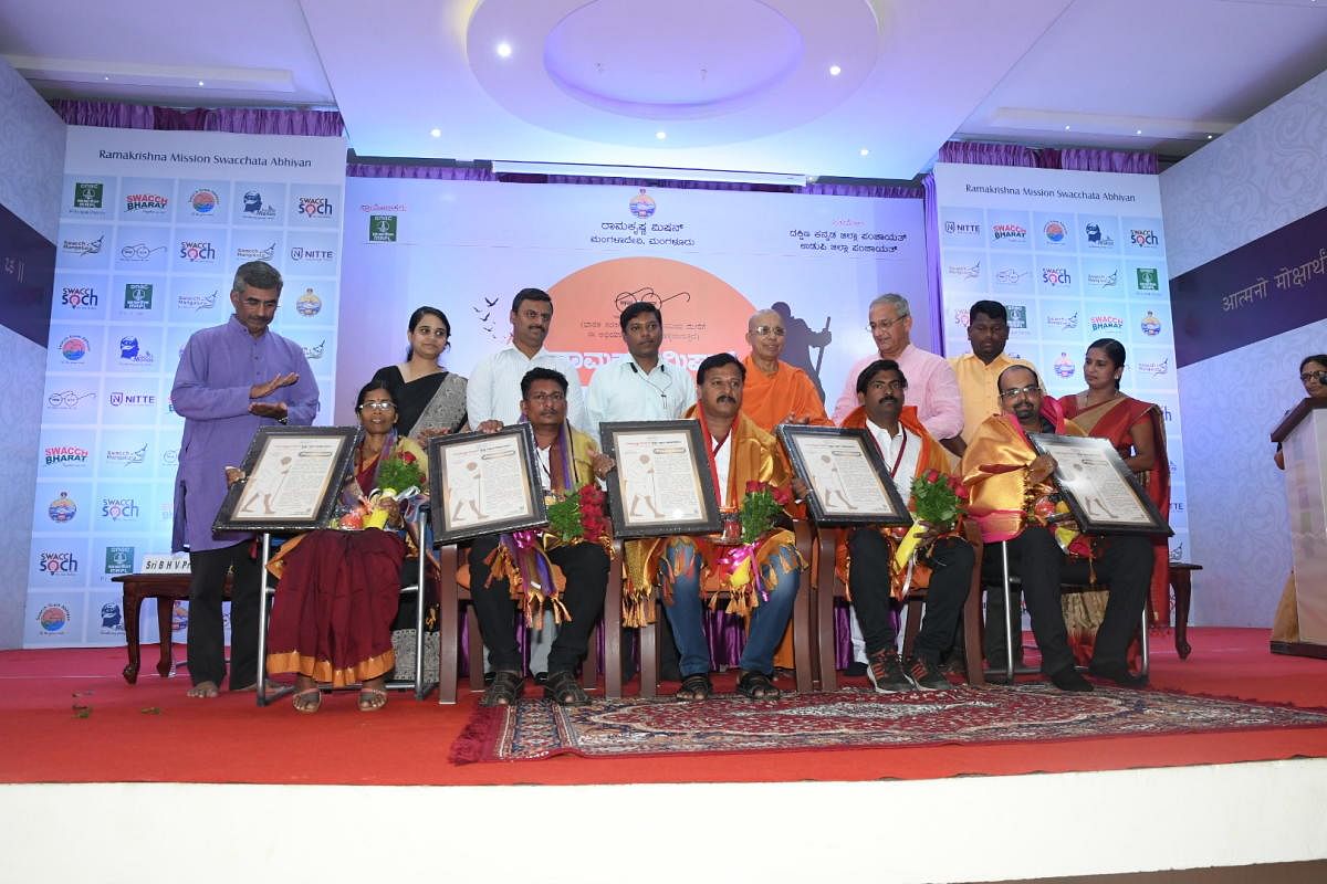 Representatives of gram panchayats that fared well during the Swacch Grama campaign in Dakshina Kannada were feliciated during a programme held at Ramakrishna Mutt, in Mangaluru on Saturday.