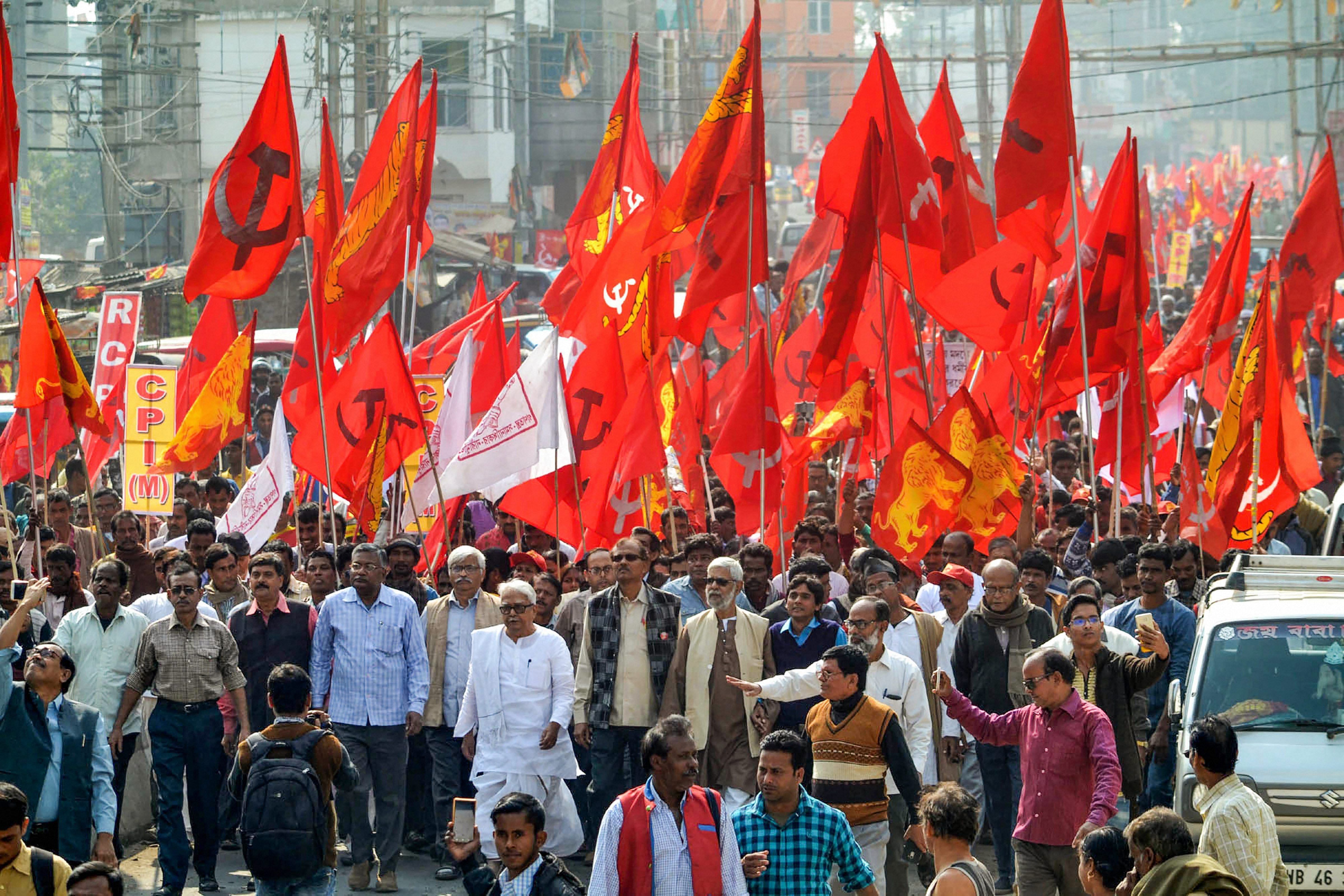 The West Bengal leadership of CPM failed to arrive at a consensus whether it should enter into an alliance with Congress