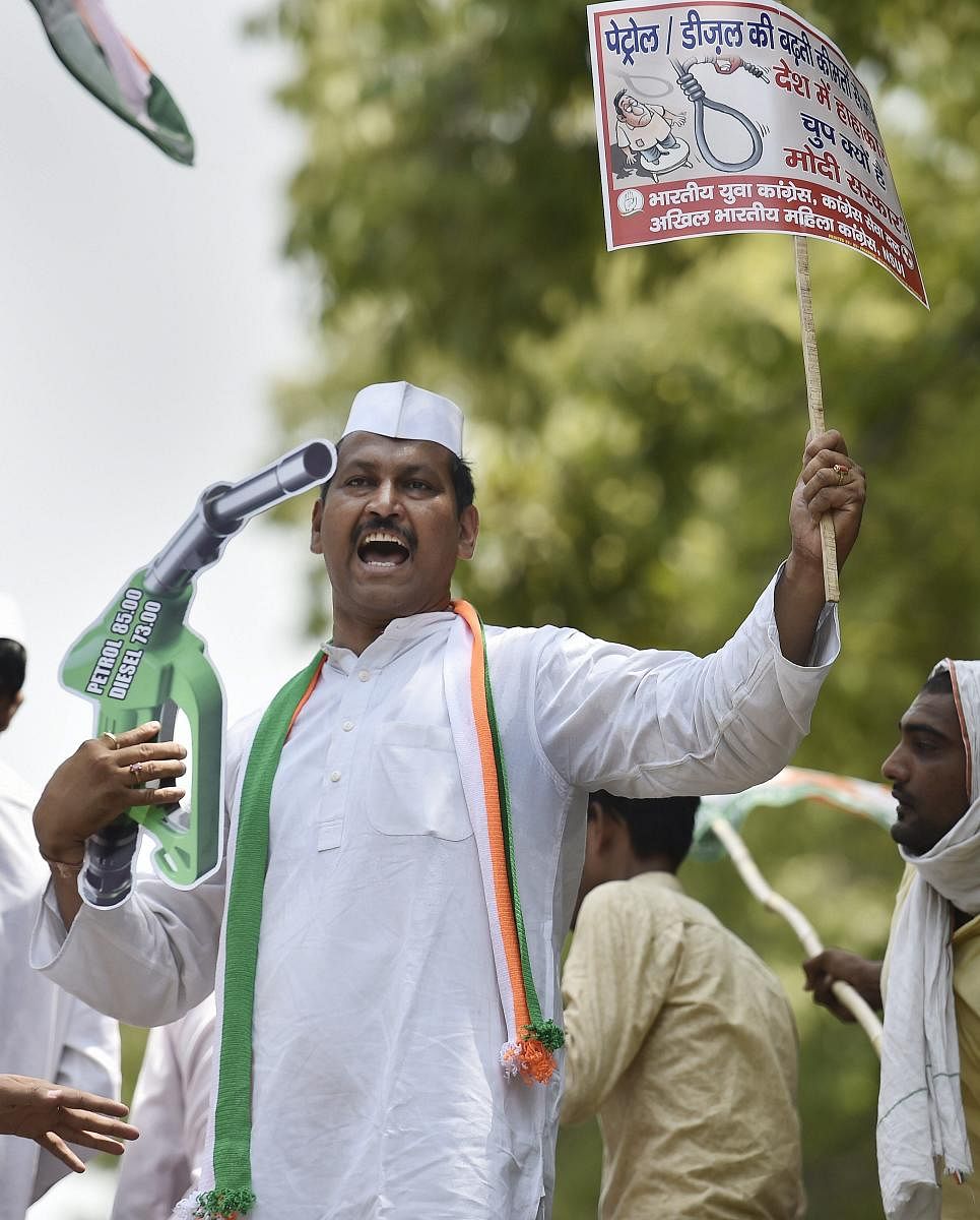 New Delhi: An activist of Indian Youth Congress (IYC)i during an agitation against fuel price hike, in New Delhi, on Saturday. (PTI Photo/Ravi Choudhary) (PTI5_26_2018_000078A)