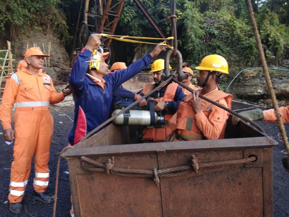 Navy and NDRF divers getting into a coal mine on Tuesday to check water level. Photo by Anuwar Ali Hazarika