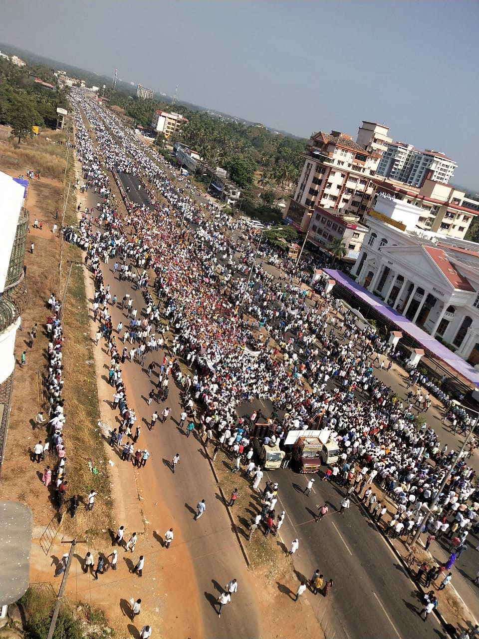  Hundreds of fishermen from DK,  Udupi took out a procession Malpe shore to Karavali Bypass as a part of the protest.  