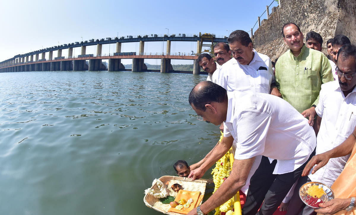 Mangaluru City Corporation Mayor Bhaskar K Moily offered 'Bagina' to Nathravathi river at Thumbe dam, during 'Ganga Pooje' on Wednesday. MLC Ivan D'Souza, former minister B Ramanath Rai and MCC council whip Shashidhar Hegde look on among others.