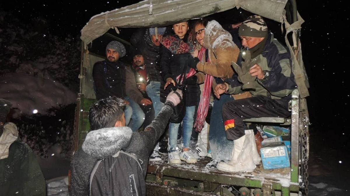 <div class="paragraphs"><p>Army personnel rescuing tourists in Sikkim. </p></div>