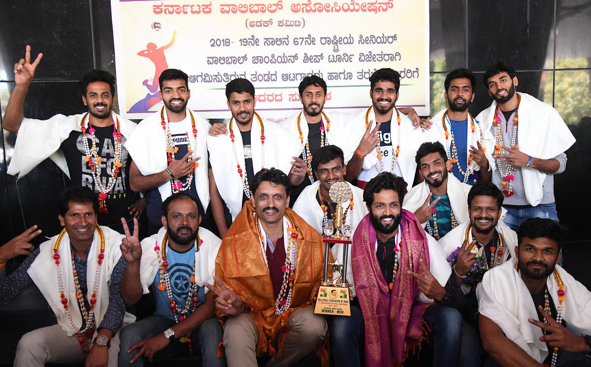Karnataka men’s team, winners of the 67th Senior National Volleyball championship in Bengaluru on Friday. STANDING (From left) Nakul Dev, Ganesh, Ravikumar, Karthik S A, Raison, Pratheek Shetty, Ashwal Rai. SITTING: P C Satish (Manager), Vishu Kumar (Asst coach), K R Lakshninarayana (coach), Darshan Gowda, Bharath, Karthik A, Vinayak, Sujith Acharya. DH Photo