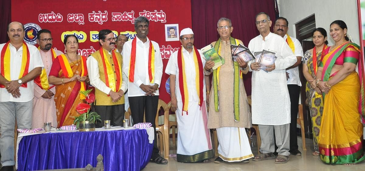 Taluk Kannada Sahitya Sammelana immediate past president Upendra Somayaji releases books ‘Bogaseyalli Sagara’ and ‘Tuluvara Nadu-Nudi’ at Taluk Kannada Sahitya Sammelana in Udupi on Friday.