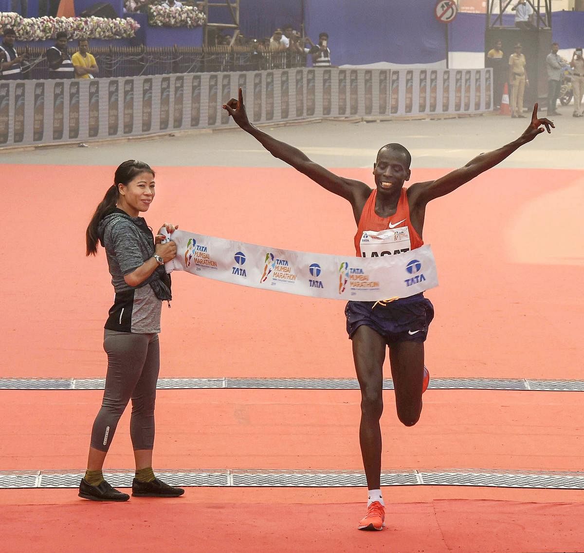 Cosmas Lagat of Kenya wins the Mumbai Marathon on Sunday. Boxer Mary Kom is at left. PTI