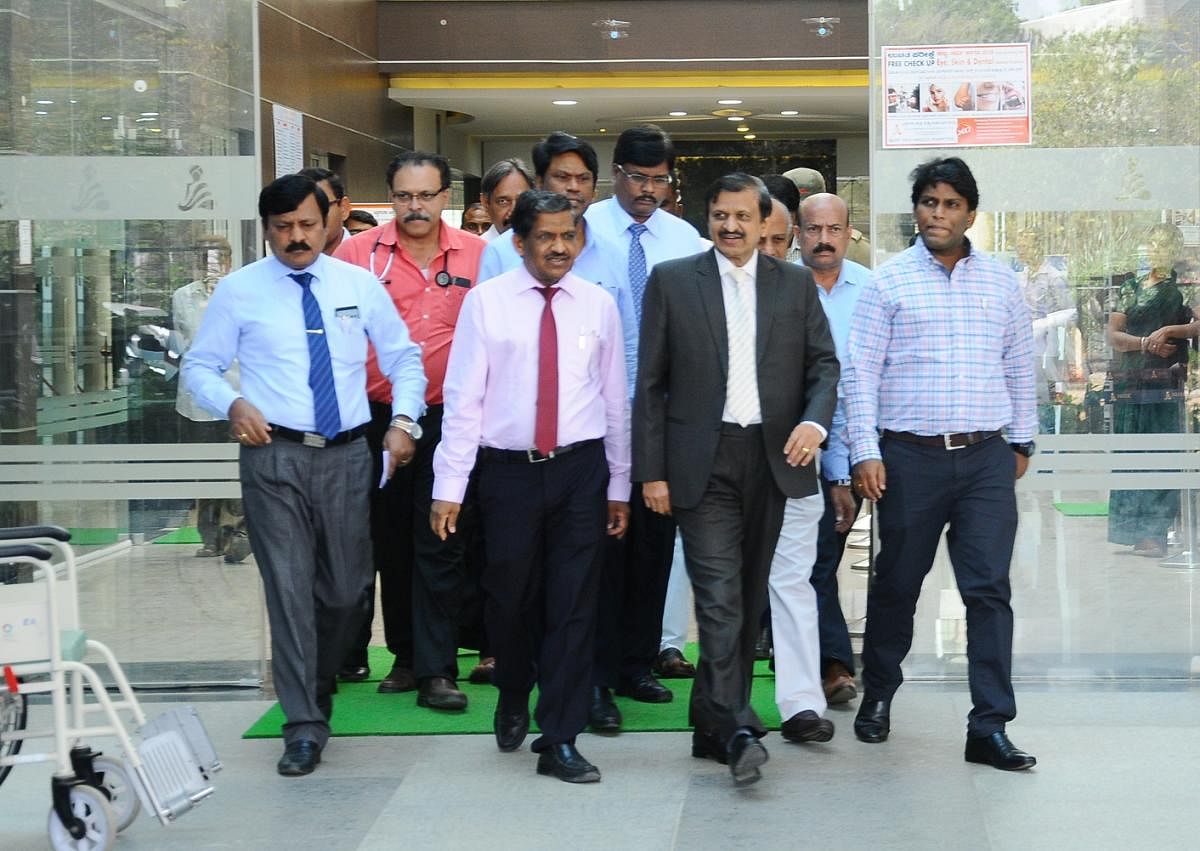 A team of doctors, led by Dr C N Manjunath, chairman of Sri Jayadeva Institute of Cardiovascular Sciences and Research, conducted a health checkup of Shivakumara Swami at the Siddaganga Hospital here on Friday.