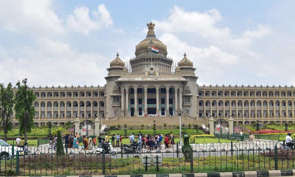 Ramesh, a cashew nut businessman, badly needed a big loan for his enterprise. His business partner, Indira S, 45, from Coimbatore, Tamil Nadu, contacted the gang which claimed to know the high and mighty in the Vidhana Soudha. The gang promised to facilitate a commercial loan of Rs 100 crore. (DH File Photo)