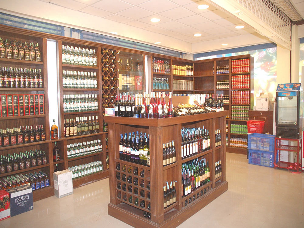 The order contains clear directives for liquor shops, to ensure their closure at 8 pm. (DH File Photo)