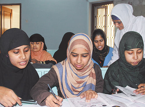 In a letter to Prime Minister Narendra Modi, UP Shia Central Waqf Board Chairman Waseem Rizvi has demanded to shut down of primary-level madrasas across the country in order to check terror group ISIS' influence on Muslim children. DH file photo