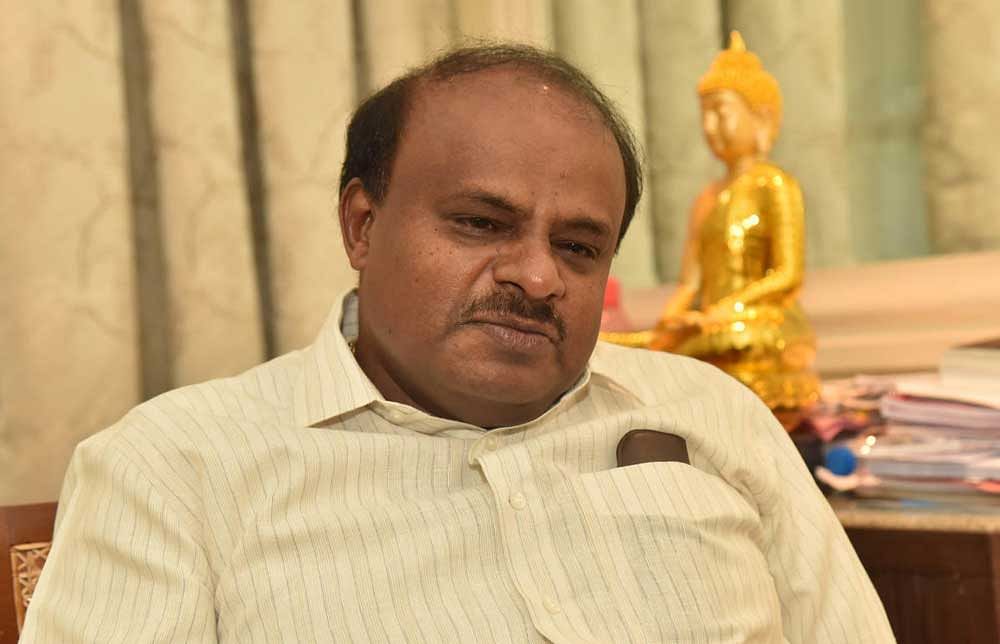 A group of SC/ST employees and activists shouted slogans against the Congress-JD(S) coalition on Thursday after Chief Minister H D Kumaraswamy refused to hear them out on the raging issue of reservation in promotion. (DH File Photo)