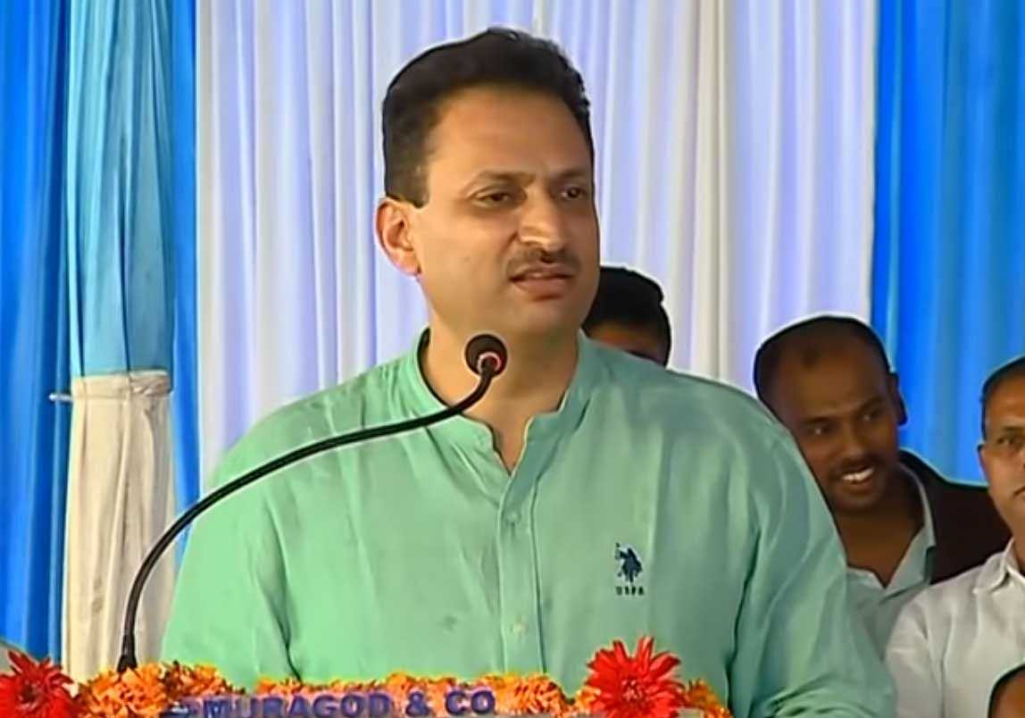 Union Minister Anantkumar Hegde’s remarks on AICC President Rahul Gandhi and KPCC president Dinesh Gundu Rao have come in for flak. DH file photo