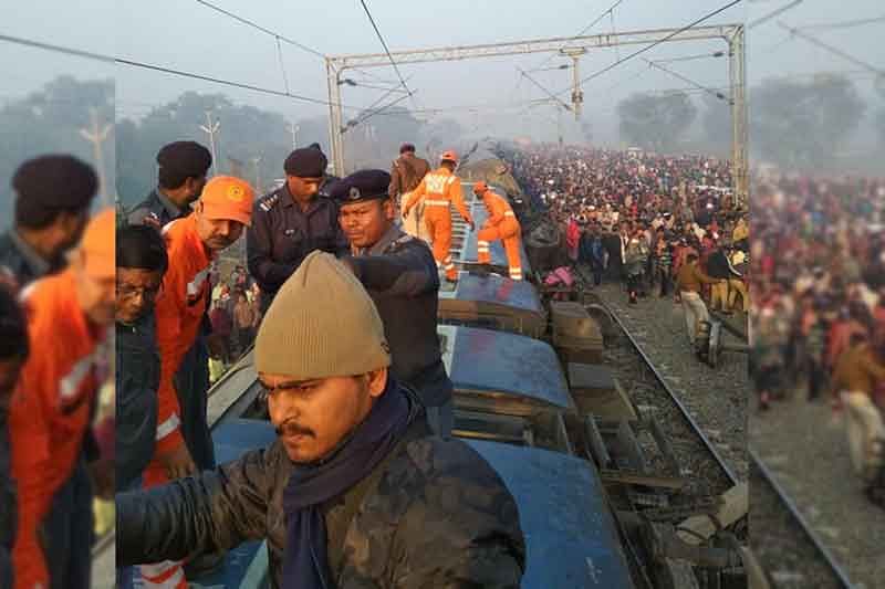 Relief and rescue operations underway after Seemanchal Express derailed near Sahdei Buzurg (at Mahnar) in Vaishali on Sunday. ( Photo: Mohan Prasad)