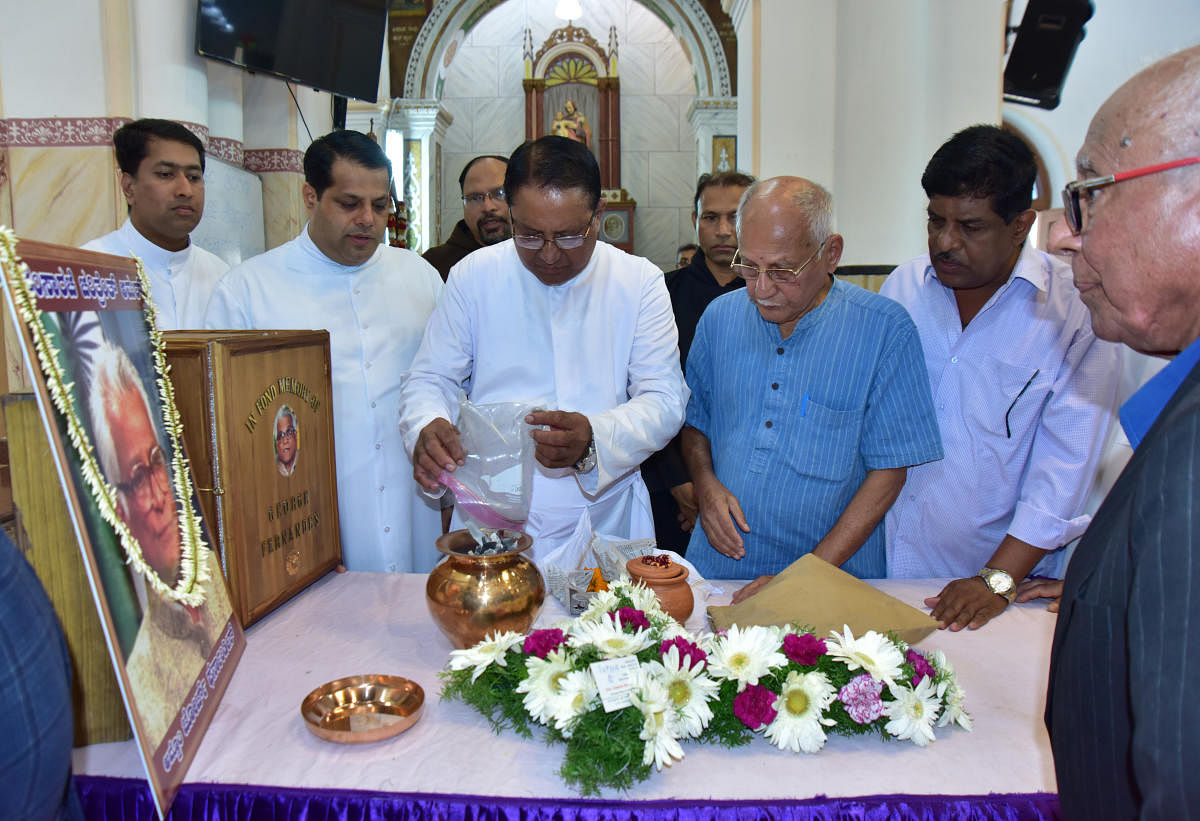 The ashes of former defence minister were sealed in a vessel at St Francis Xavier Church in Bejai, Mangaluru, on Saturday, prior to the burial ritual.