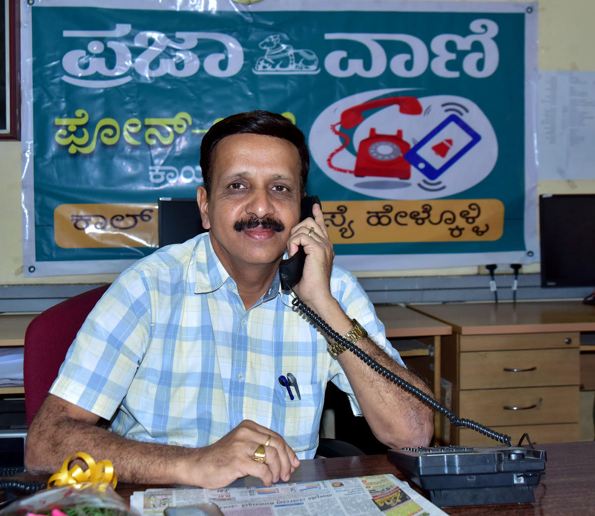 Prof Narendra L Nayak, Expert Educational Institutions president, receives a call during the phone-in programme organised by Prajavani at the DH-PV editorial office in Balmatta on Monday.