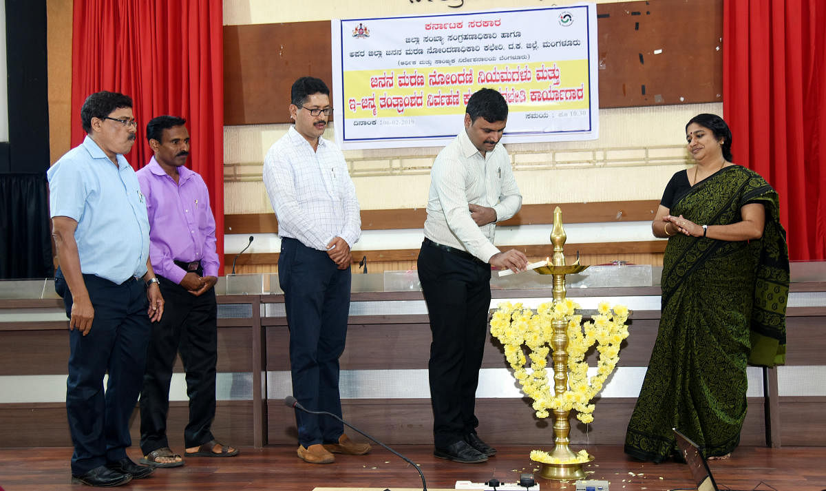 Dr R Selvamani, Dakshina Kannada Zilla Panchayat chief executive officer, inaugurates the two-day workshop on birth and death registration rules and on the management of ‘e-janma’ software at the Nethravathi Auditorium of the Zilla Panchayat in Mangaluru on Wednesday.