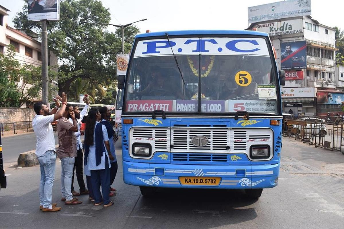 Students speak to bus drivers on ‘No Horn Day’ at Ambedkar Circle in Mangaluru on Wednesday.
