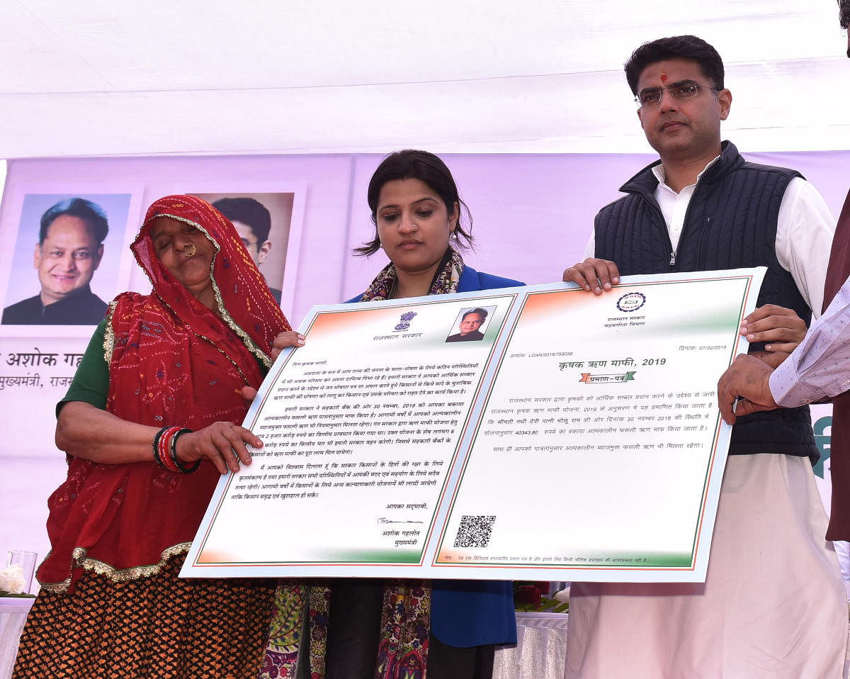 Deputy CM Sachin Pilot distributes certificates to the farmers' beneficiaries on the first of farm loan waiver camp. Photos by Suman Sarkar