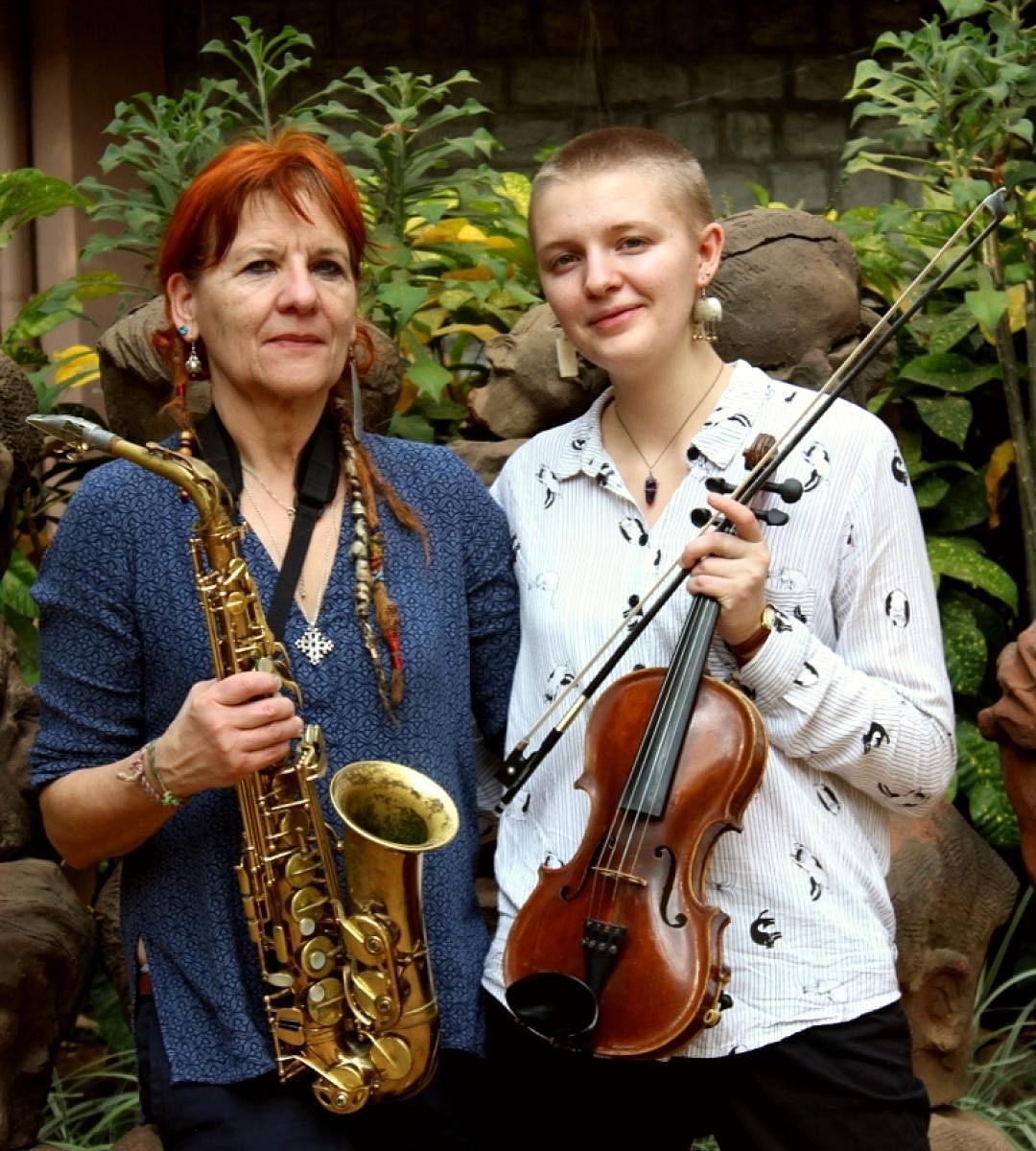 (From left) The mother-daughter duo, Biggie and Nema Vinkeloe, performed in the city recently.