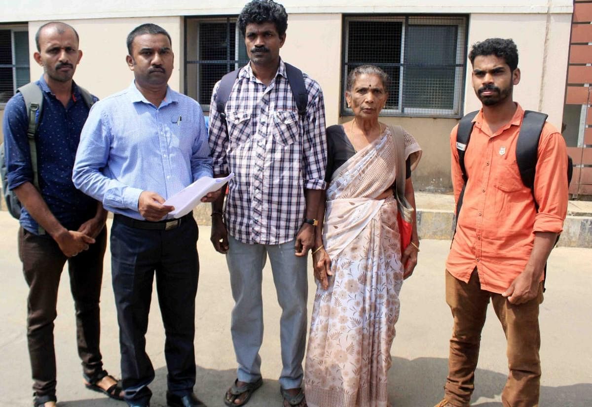 Natural calamity victims from Second Monnangeri submitted a memorandum to the district administration on Friday.