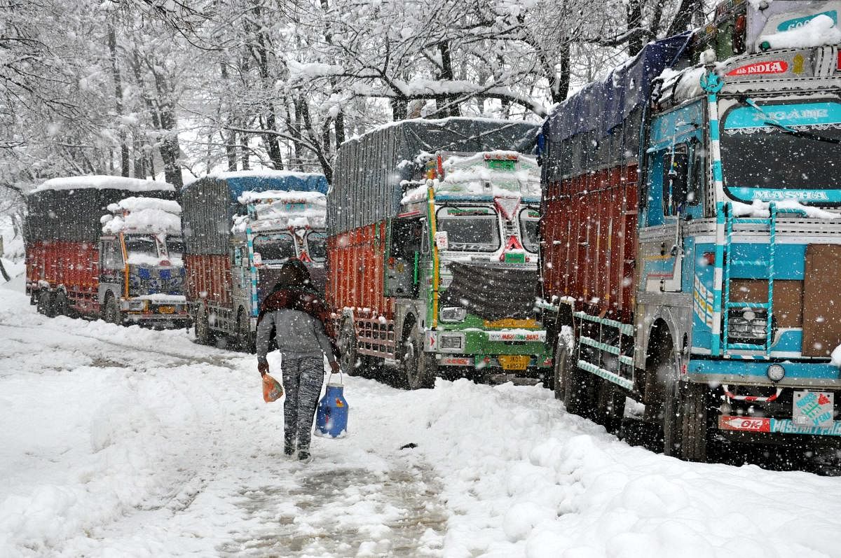 A traffic police official said snow clearance operation was completed from Banihal to Qazigund on the highway, but Ramsoo-Ramban stretch is still filled with landslides. (DH File Photo)