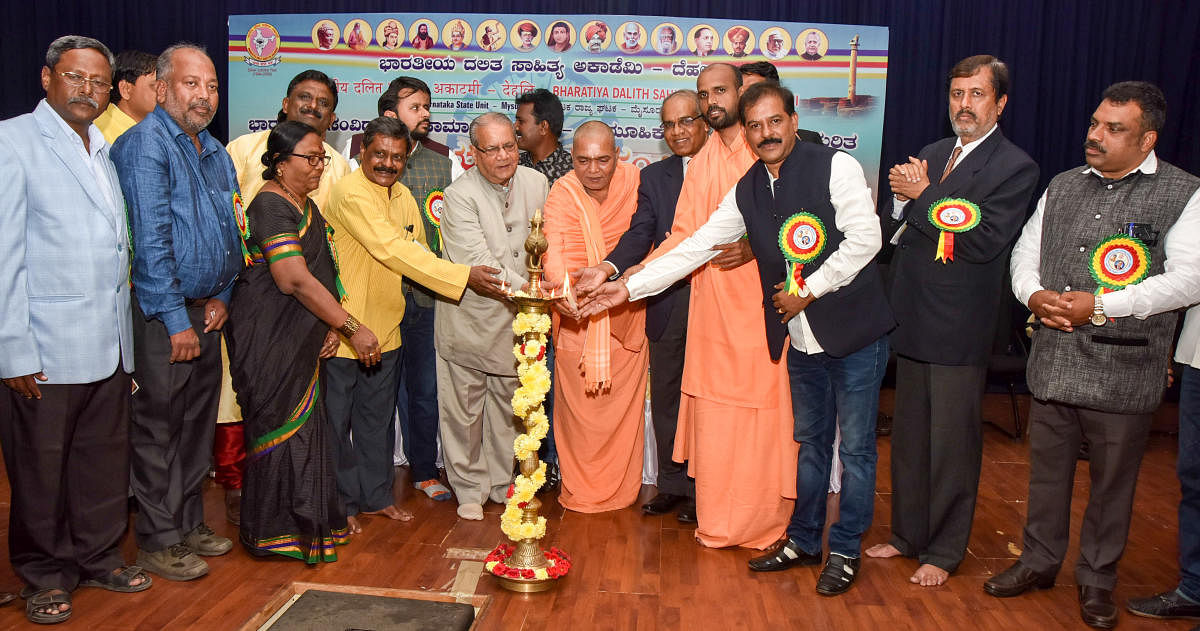 President of Bharatiya Dalit Sahitya Akademi S P Sumanakshar inaugurates the state-level seminar on 'Indian Constitution - Social Justice and Collective Responsibilities', in Mysuru on Saturday. Nidumamidi Mutt seer Veerabhadra Channamalla Swami, Urilinga