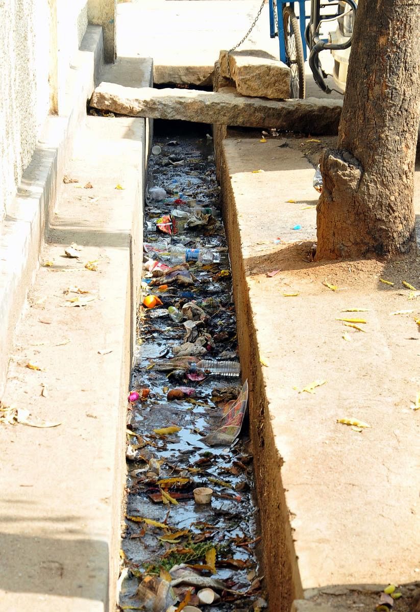 A clogged drain in Chikkamagaluru. DH photo/ A N Murthy