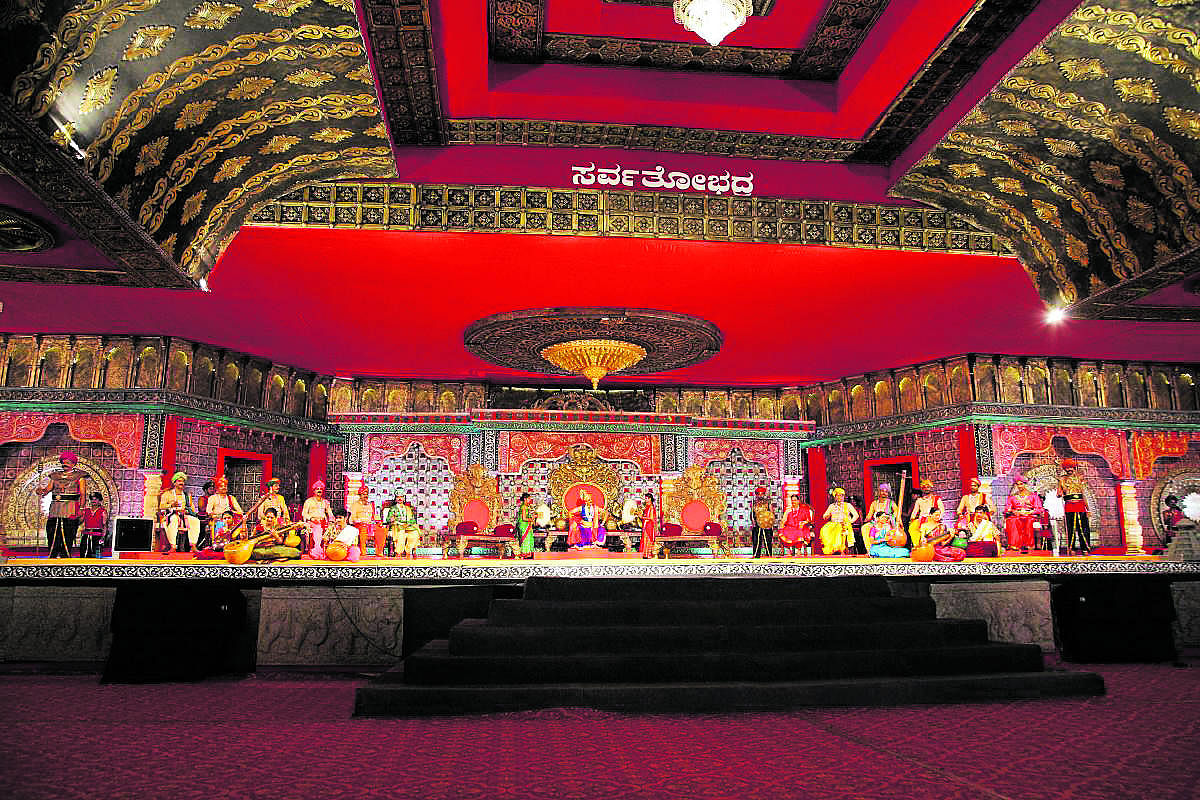  The reign of King Adinatha enacted as part of ‘Panchamahavaibhava,’ a ballet , organised as a part of Mahamastakabhisheka of Bahubali at Dharmasthala on Monday. (Right) Women present a dance on the occasion . 