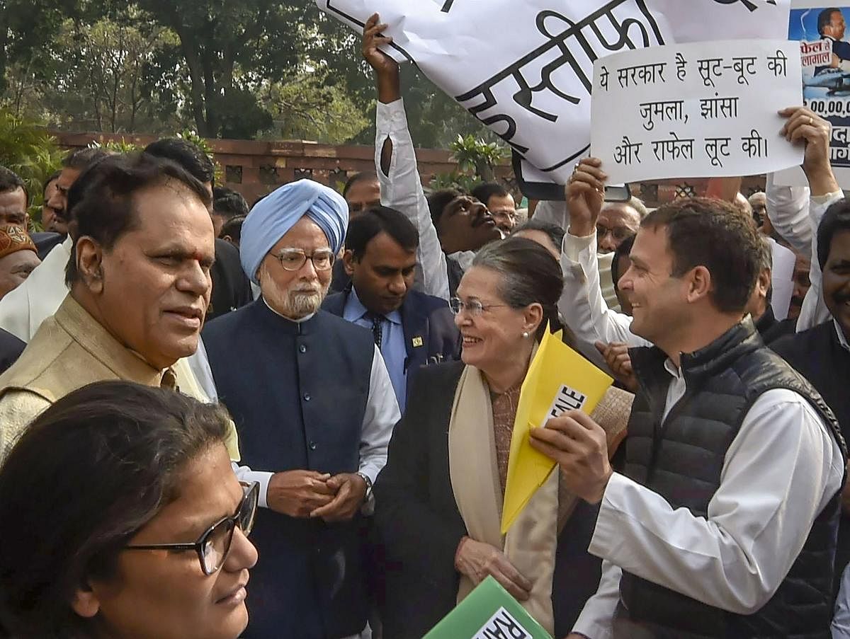 Congress protest over Rafale deal at Parliament (PTI)