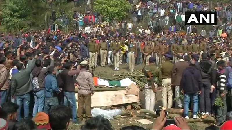 Raj's brother, Baldev Singh, lit the funeral pyre as the villagers kept chanting "Shaheed Tilak Raj amar rahe". Anti-Pakistan slogans were also raised. (Image: ANI/Twitter)
