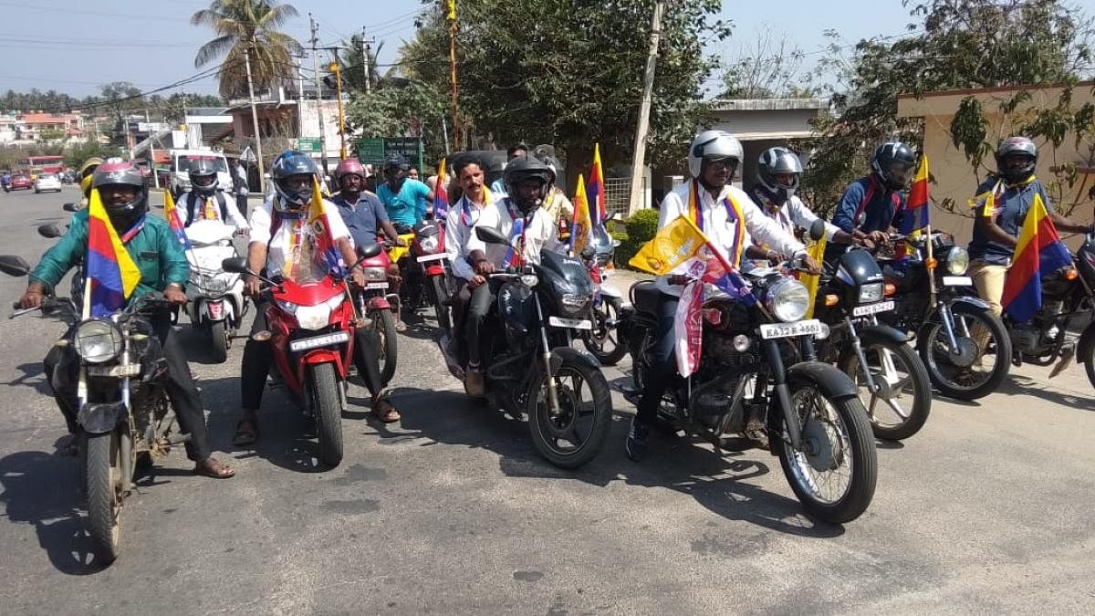 Karnataka Kavalu Pade activists take out a bike rally in Kushalnagar on Friday.