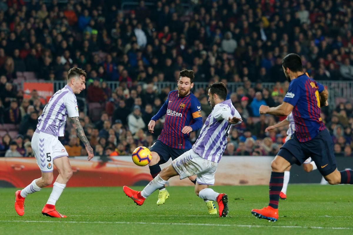Barcelona's Argentinian forward Lionel Messi (2L) and Barcelona's Uruguayan forward Luis Suarez (R) vie for the ball with Real Valladolid's Spanish defender Fernando Calero and Real Valladolid's Spanish defender Kiko Olivas during the Spanish League footb