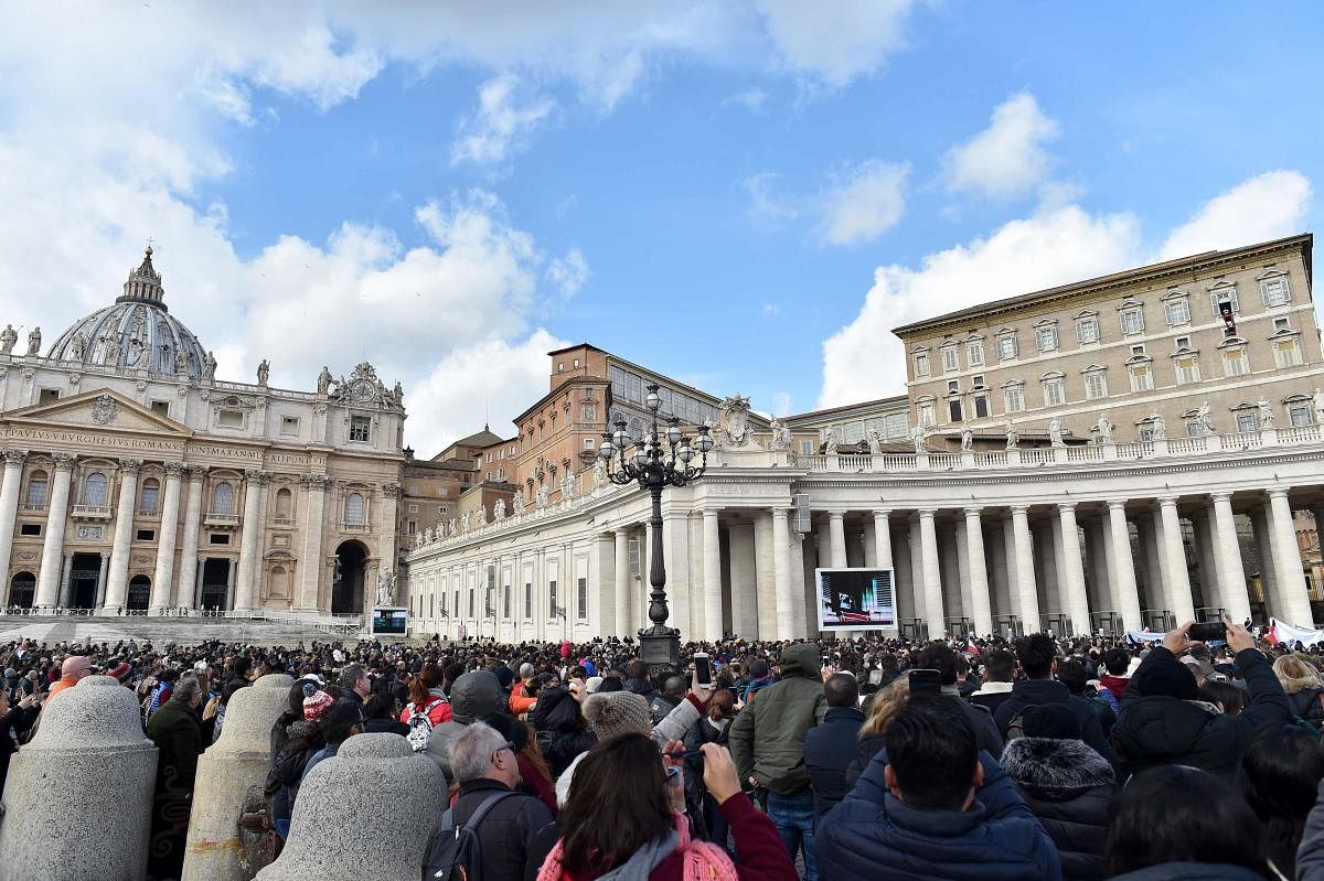 Worshipers listen to Pope Francis deliver his message from the window of the Apostolic Palace overlooking St. Peter's square during the weekly Angelus prayer on February 10, 2019 at the Vatican. (AFP Photo)
