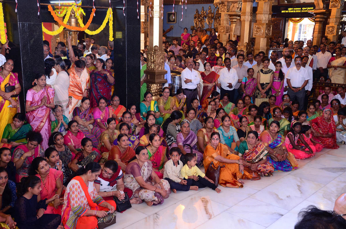 A large number of devotees witness Brahmakalashotsava at Kudroli Sri Gokarnanatha temple in Mangaluru on Sunday.