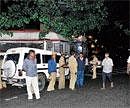 Peoples power: Police personnel keep vigil on Sankey Road where the BBMP proposed to axe trees.   DH PHOTO / B K Janardhan