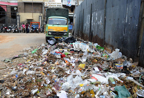 The Karnataka High Court on Monday directed the Bruhat Bangalore Mahanagara Palike (BBMP) to open garbage processing units at nine places across the City at the earliest. The bench also wanted the BBMP to rope in corporate houses to assist in the upkeep of the City. DH photo