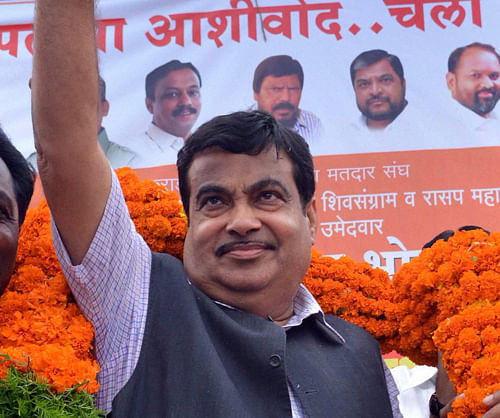 The Election Commission on Monday issued a notice to Union Rural Development Minister Nitin Gadkari for allegedly asking voters at Latur in Maharashtra to accept bribes if offered by anyone, but to exercise their voting right judiciously./PTI Photo