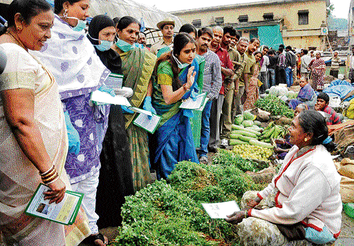 Farmers are wary of accepting the BBMP's proposal to provide them  designated shops at the KR&#8200;Market to sell their produce. DH FILE Photo