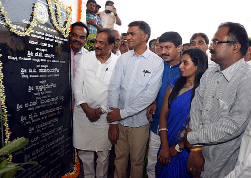From Left - Bengaluru Incharge Minister K J George, Agricultural Minister Krishna Byre Gowda, MLA Narayanswamy, Corporater Mamtha Venkatesh, Mayor B N Manjunath Reddy and others unveils the laying foundation stone for the construction of praposed flyover widining project (Portion of Existing Flyover to be dismantled) at Hebbal Junction in Bengaluru on Monday. DH photo