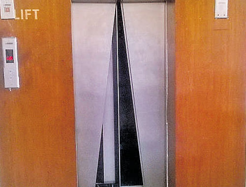 The lift in which the  corporator was stuck.